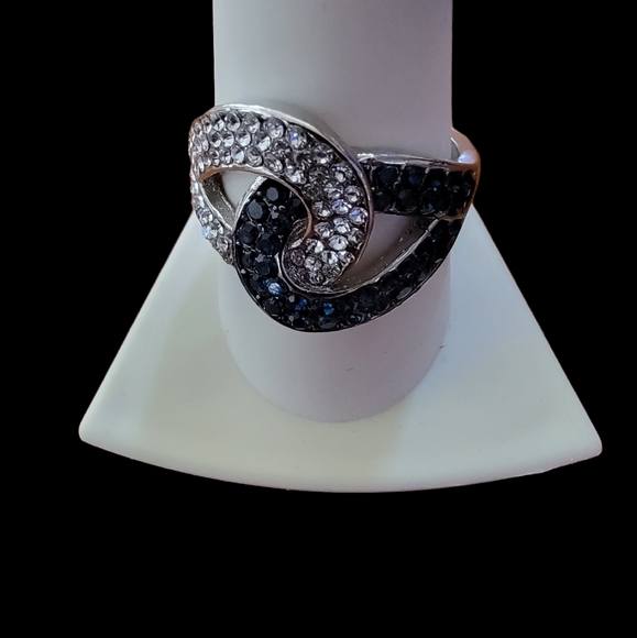 NEW INFINITY RING - Picture 2 of 5